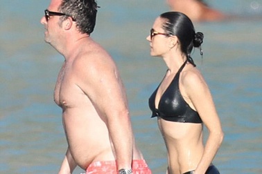 47 tuổi, “sao” phim “Nước đen” vẫn săn chắc và gợi cảm