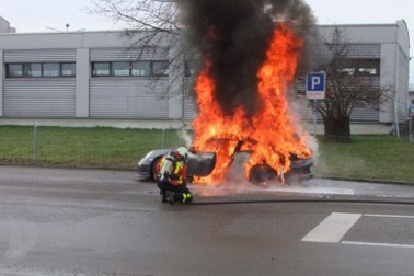 Porsche tuyên bố đã tìm ra nguyên nhân cháy xe 911