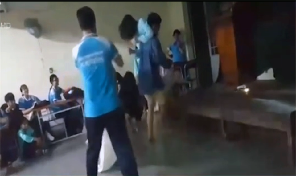 Vụ “thầy giáo cho trò tái hiện cảnh nóng”: Hai bên đều “quá tay”? - 2 Vụ “thầy giáo cho trò tái hiện cảnh nóng”: Hai bên đều “quá tay”? - 2