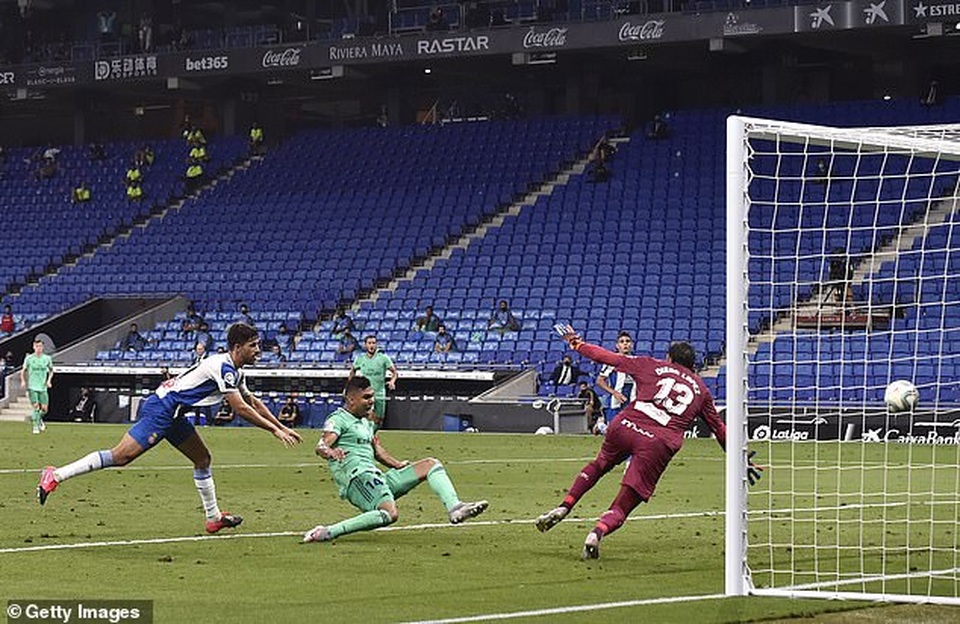 Hạ Espanyol, Real Madrid bứt phá ở ngôi đầu bảng La Liga - 5 Hạ Espanyol, Real Madrid bứt phá ở ngôi đầu bảng La Liga - 5