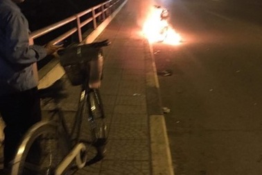 Đốt xe rồi nhảy cầu tự vẫn, nam thanh niên thoát chết nhờ... biết bơi