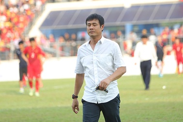HLV Hữu Thắng mệt mỏi, không quan tâm tới chuyện đấu đá quyền lực