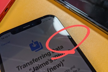 Trang bị mặt kính siêu bền, màn hình iPhone 12 vẫn dễ bị trầy xước