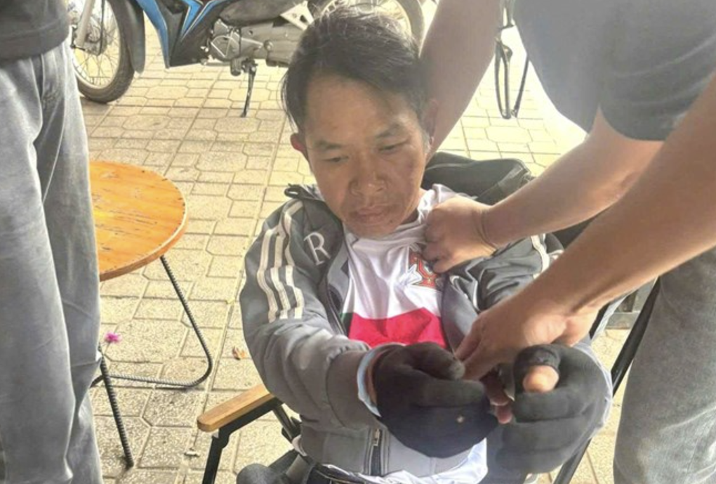 Kẻ trốn truy nã bị công an bắt khi đang uống cà phê ở Lâm Đồng - 1