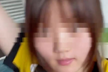 Nữ shipper khóc kể chuyện khách hắt nước nóng, bắt đi thang bộ giao đồ