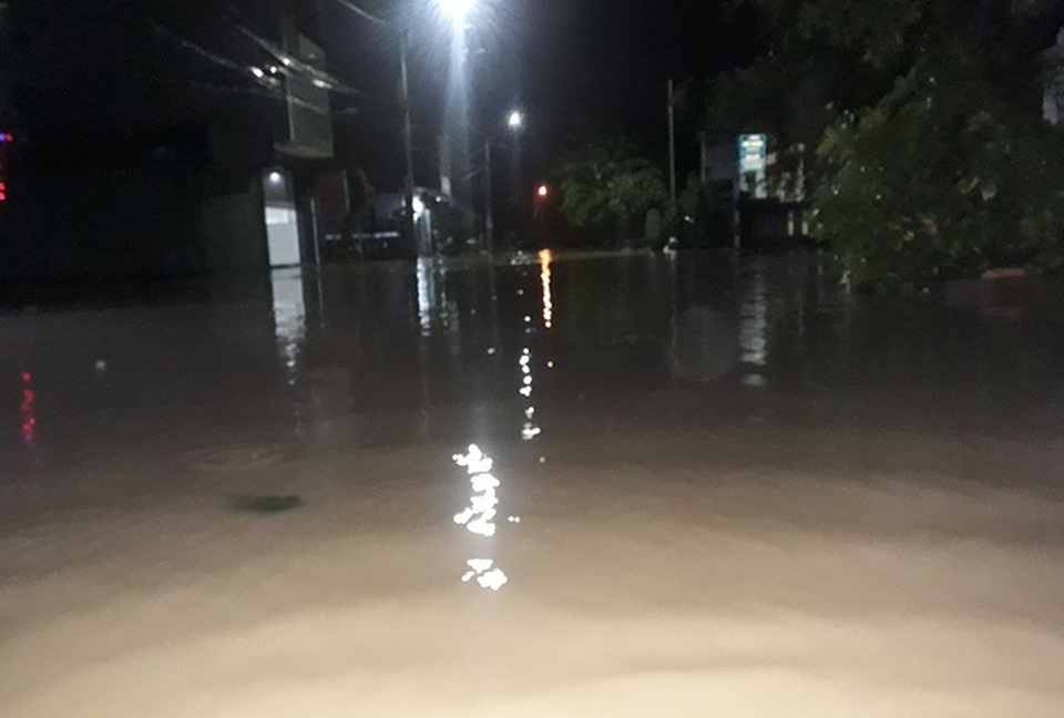 Di dời hàng trăm hộ dân lấn chiếm xây nhà, công trình làm hẹp dòng sông - 3 Di dời hàng trăm hộ dân lấn chiếm xây nhà, công trình làm hẹp dòng sông - 3