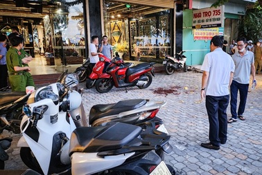 Nguyên nhân vụ nhân viên quán karaoke chém khách tử vong