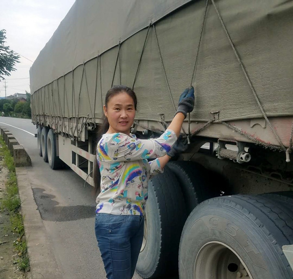 Người phụ nữ 18 năm sống cùng chồng trên xe tải - 1 Người phụ nữ 18 năm sống cùng chồng trên xe tải - 1