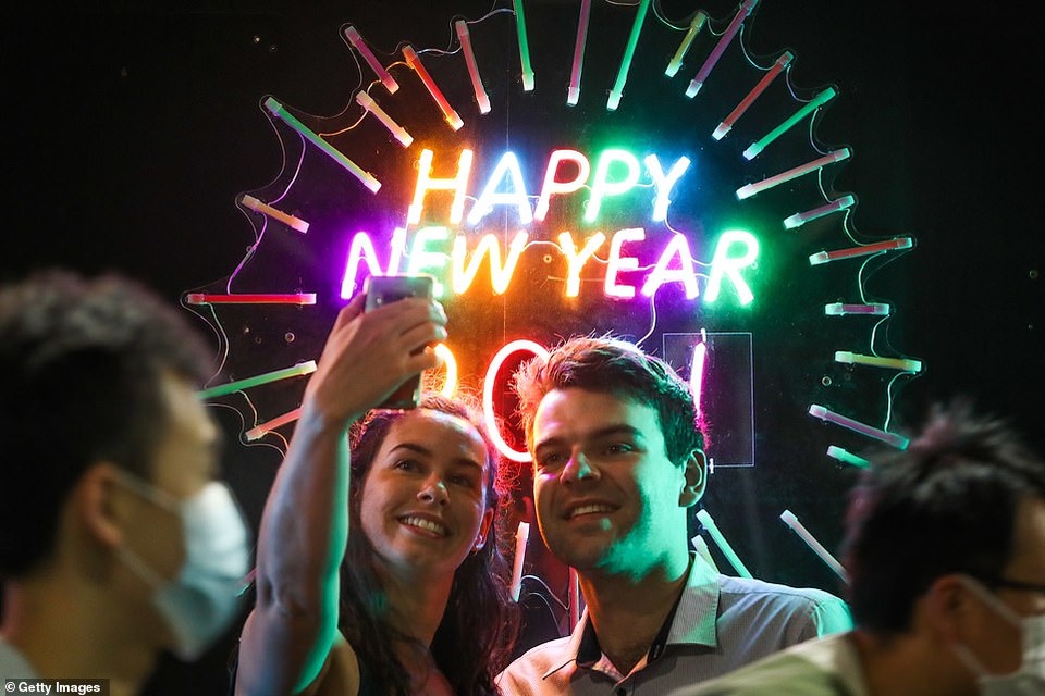 Màn pháo hoa tuyệt đẹp đón năm mới 2021 - 4 Màn pháo hoa tuyệt đẹp đón năm mới 2021 - 4