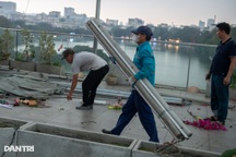 Hàng chục người dọn dẹp, tháo dỡ bên trong tòa nhà "Hàm cá mập"