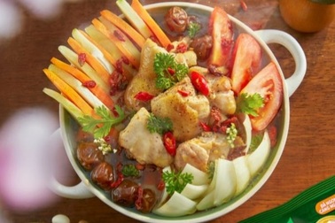 Nickie Trần giới thiệu loạt món ngon ngày Tết khắp 3 miền mang vị khỏe lành