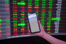 Chứng khoán khởi sắc, cổ phiếu VNDirect bất ngờ tăng kịch trần