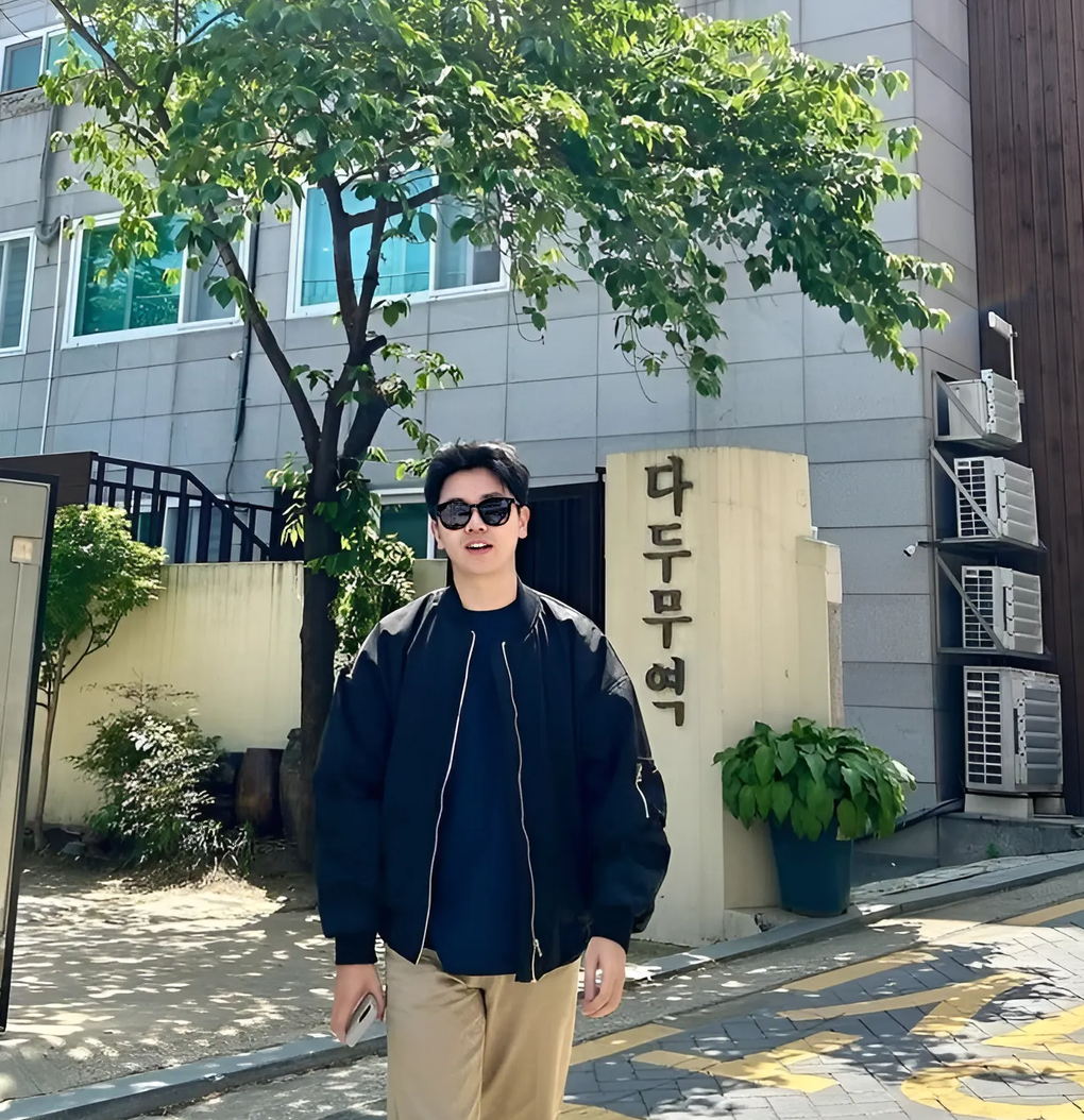 Chàng cơ phó 23 tuổi gây thương nhớ với vẻ điển trai, dễ thương - 6 Chàng cơ phó 23 tuổi gây thương nhớ với vẻ điển trai, dễ thương - 6