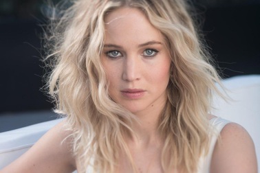 Jennifer Lawrence: “Tôi bạo miệng, nhưng yêu ít, và yêu… cẩn thận!”