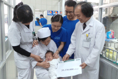 Hôm nay, bé Hoàng Huy sẽ được chuyển đến trại trẻ mồ côi 