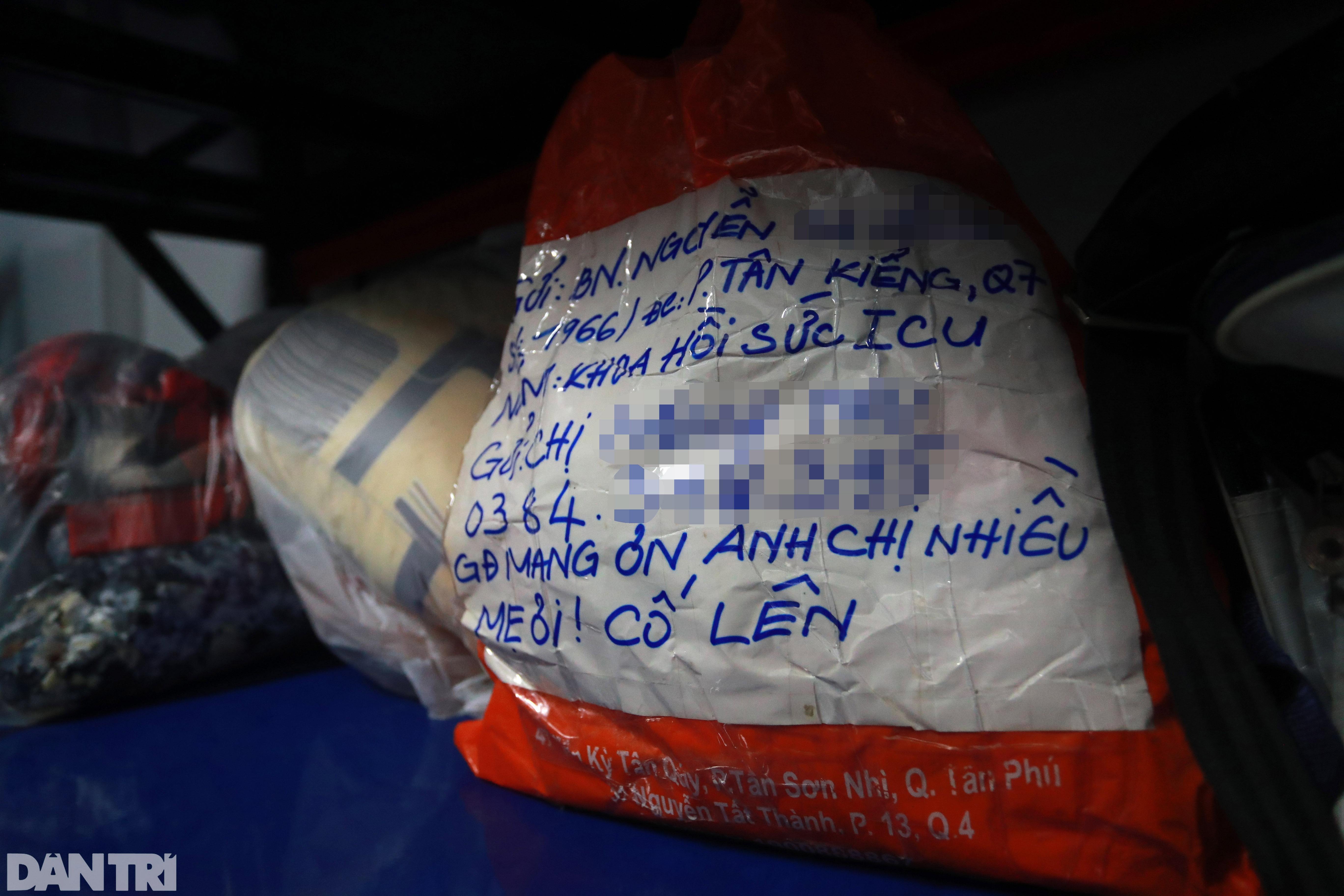 Nghẹn ngào nhận lại kỷ vật của người thân tử vong do Covid-19 - 12 Nghẹn ngào nhận lại kỷ vật của người thân tử vong do Covid-19 - 12