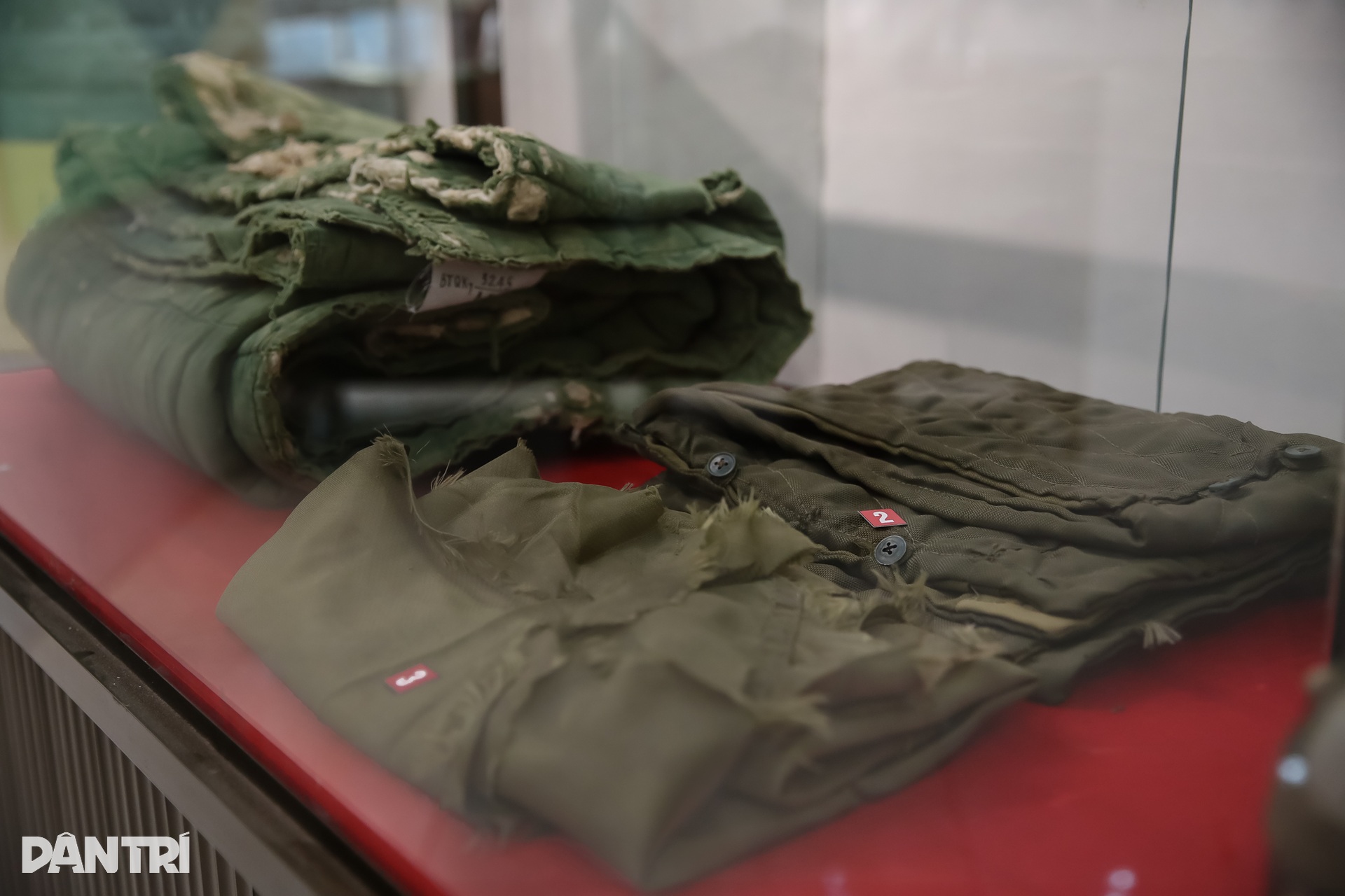 Ngắm những kỷ vật chiến thắng Điện Biên Phủ được trưng bày tại TPHCM - 3 Ngắm những kỷ vật chiến thắng Điện Biên Phủ được trưng bày tại TPHCM - 3