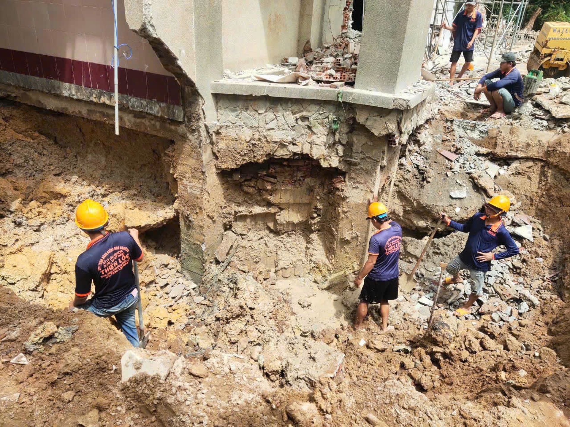 “Thần đèn” 8X và hậu trường những phi vụ nâng nhà bạc tỷ, di dời chục mét - 7 “Thần đèn” 8X và hậu trường những phi vụ nâng nhà bạc tỷ, di dời chục mét - 7