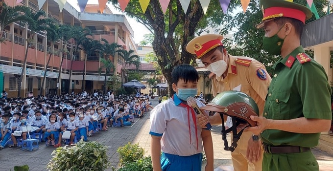 Không để xảy ra tai nạn giao thông liên quan đến học sinh trong ngày đầu đến trường (Ảnh MH).