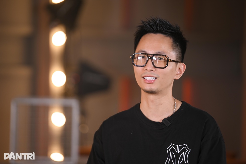 Rapper Rhymastic: Vợ ghen khi tôi khoác tay fan nữ - 1 Rapper Rhymastic: Vợ ghen khi tôi khoác tay fan nữ - 1