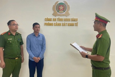 Khởi tố nguyên cán bộ xã chiếm đoạt tiền hỗ trợ thiên tai của người dân
