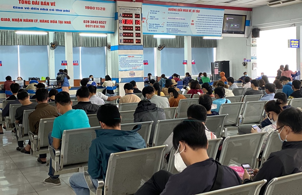 Người dân ồ ạt trả vé tàu Tết vì sợ dịch - 1 Người dân ồ ạt trả vé tàu Tết vì sợ dịch - 1