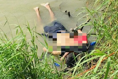 Bức ảnh cha con chết đuối khi vượt biên vào Mỹ gây sốc