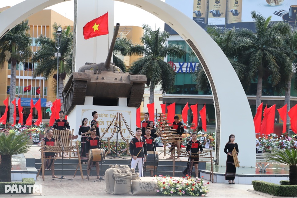 Phát huy sức mạnh đại đoàn kết, nâng cao đời sống đồng bào dân tộc thiểu số - 1