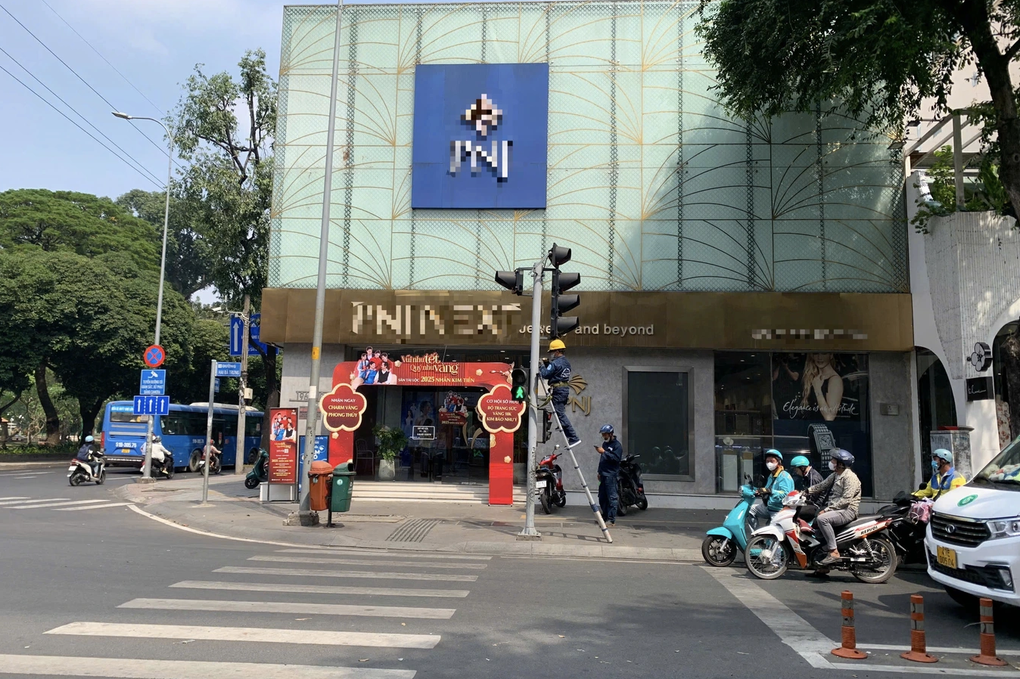 Đèn giao thông tắt, người đi đường có được lái xe qua giao lộ? - 2 Đèn giao thông tắt, người đi đường có được lái xe qua giao lộ? - 2