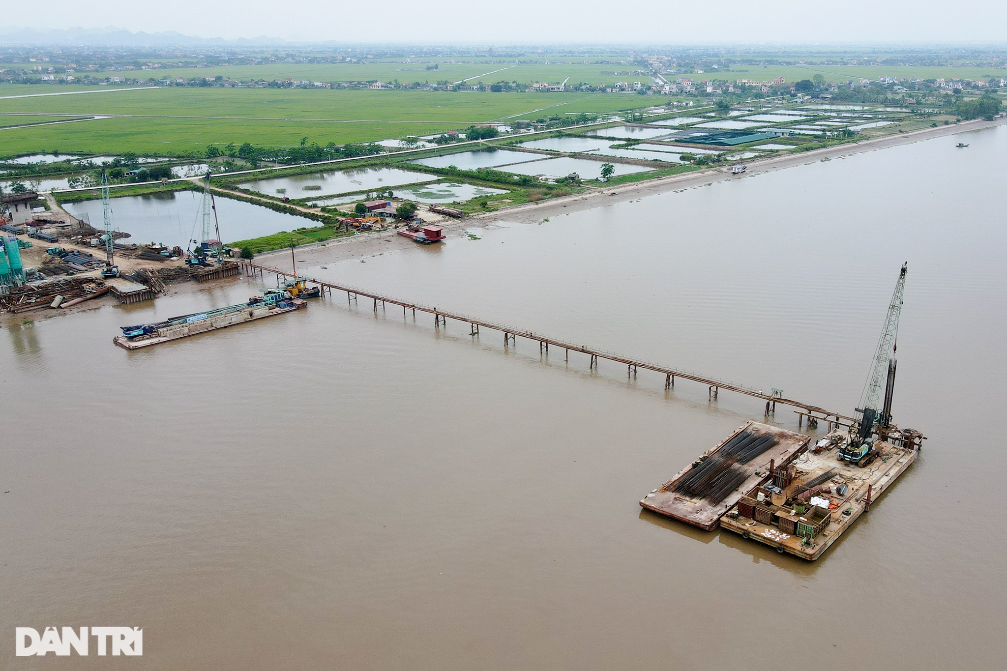 Đại công trường xây cầu vượt sông Đáy dài 1,2km nối Ninh Bình - Nam Định - 2 Đại công trường xây cầu vượt sông Đáy dài 1,2km nối Ninh Bình - Nam Định - 2