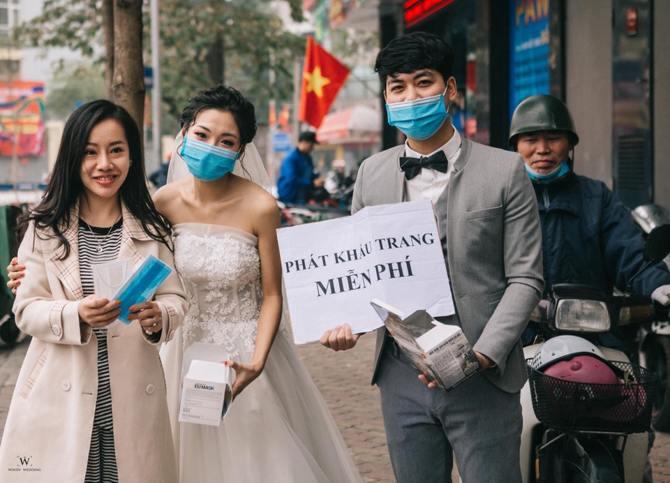 Ấm lòng những hình ảnh đẹp của người Việt giữa mùa dịch virus corona - 5 Ấm lòng những hình ảnh đẹp của người Việt giữa mùa dịch virus corona - 5