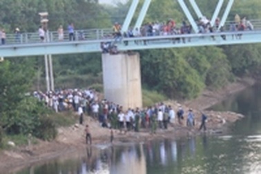 Phát hiện thi thể nam giới trôi trên sông