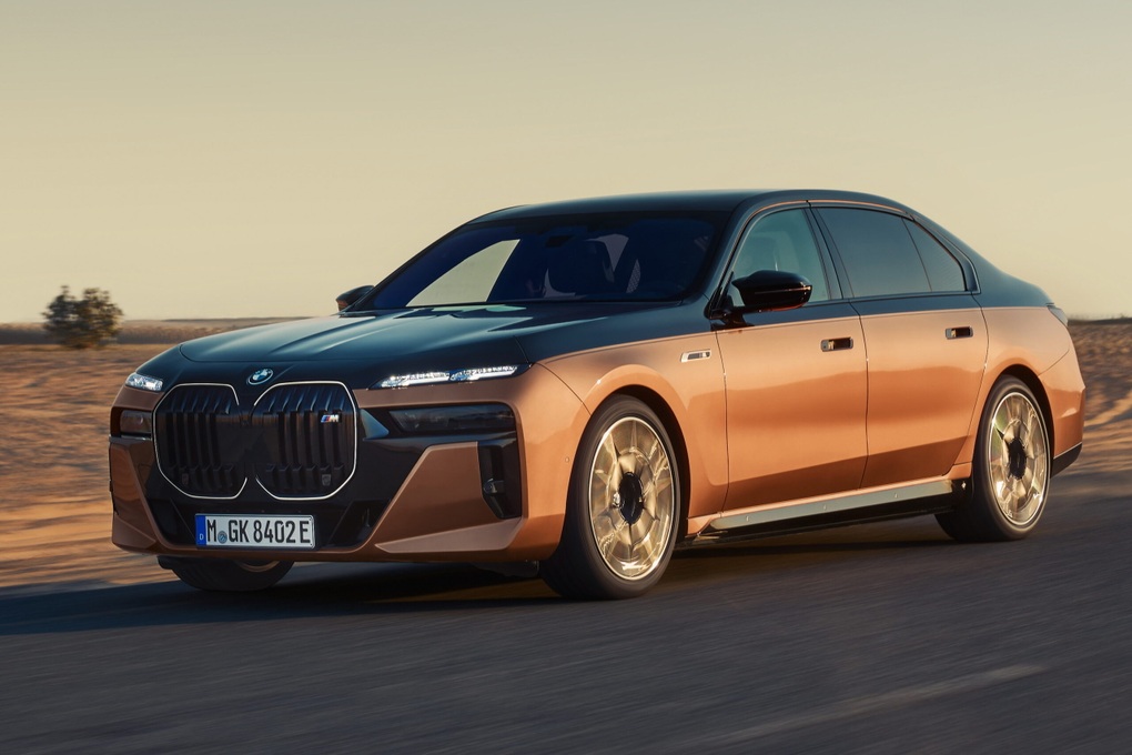 Xe điện BMW i7 M70 xDrive chào sân, sở hữu công suất 650 mã lực - 4 Xe điện BMW i7 M70 xDrive chào sân, sở hữu công suất 650 mã lực - 4