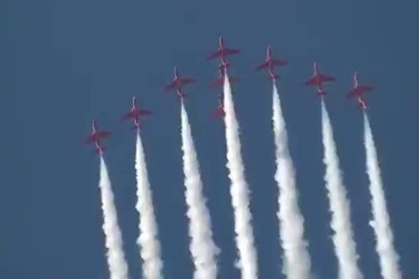 Khoảnh khắc nhào lộn ấn tượng tại triển lãm hàng không Athens