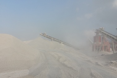 Dân khốn khổ vì trạm trộn bê tông nhựa ngày đêm xả khói bụi