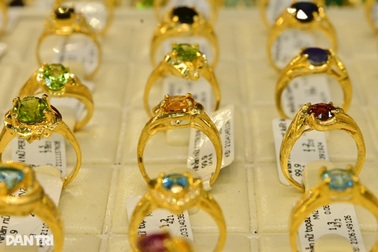 Thủ tướng: "Giá vàng biến động, không để găm hàng, thao túng thị trường"