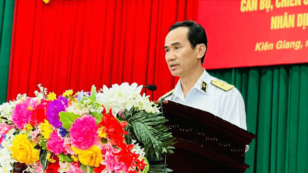 Gần 1 tỷ đồng tặng quà, chúc Tết quân dân vùng biển đảo Tây Nam - 2 Gần 1 tỷ đồng tặng quà, chúc Tết quân dân vùng biển đảo Tây Nam - 2