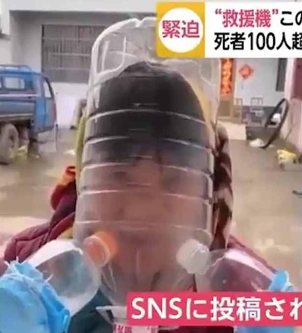 Người Trung Quốc trùm túi nilon, đội chai nhựa tránh virus corona - 8 Người Trung Quốc trùm túi nilon, đội chai nhựa tránh virus corona - 8