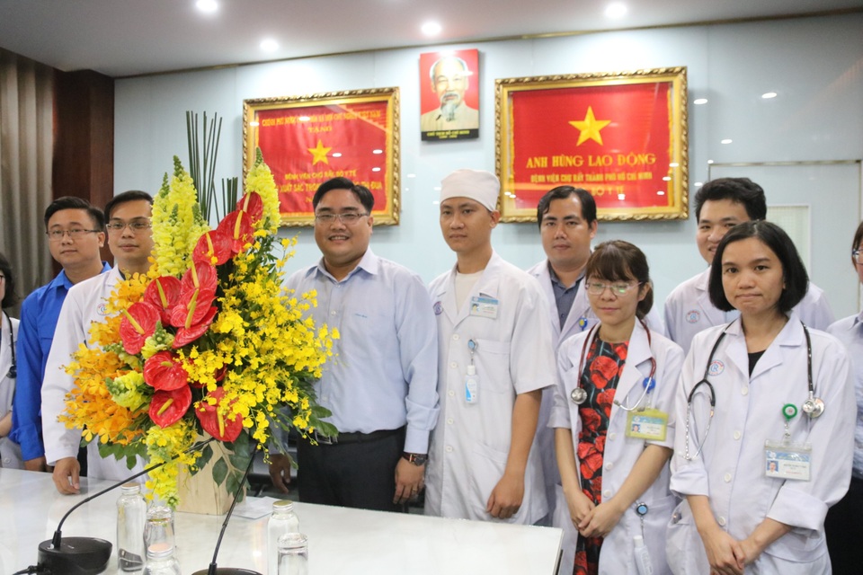 Thành Đoàn TPHCM đến động viên bác sĩ điều trị bệnh nhân virus corona - 2 Thành Đoàn TPHCM đến động viên bác sĩ điều trị bệnh nhân virus corona - 2