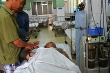 Bỏng mắt, dập nát bàn tay do đốt pháo