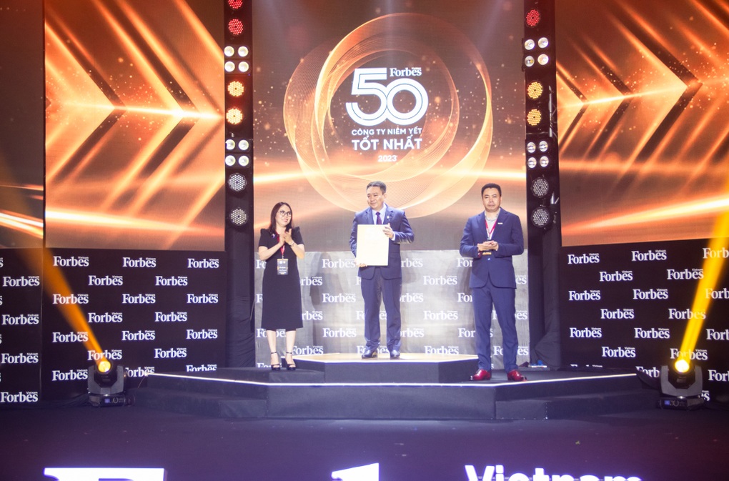 PNJ nhận loạt giải thưởng lớn do Forbes Việt Nam bình chọn - 2 PNJ nhận loạt giải thưởng lớn do Forbes Việt Nam bình chọn - 2