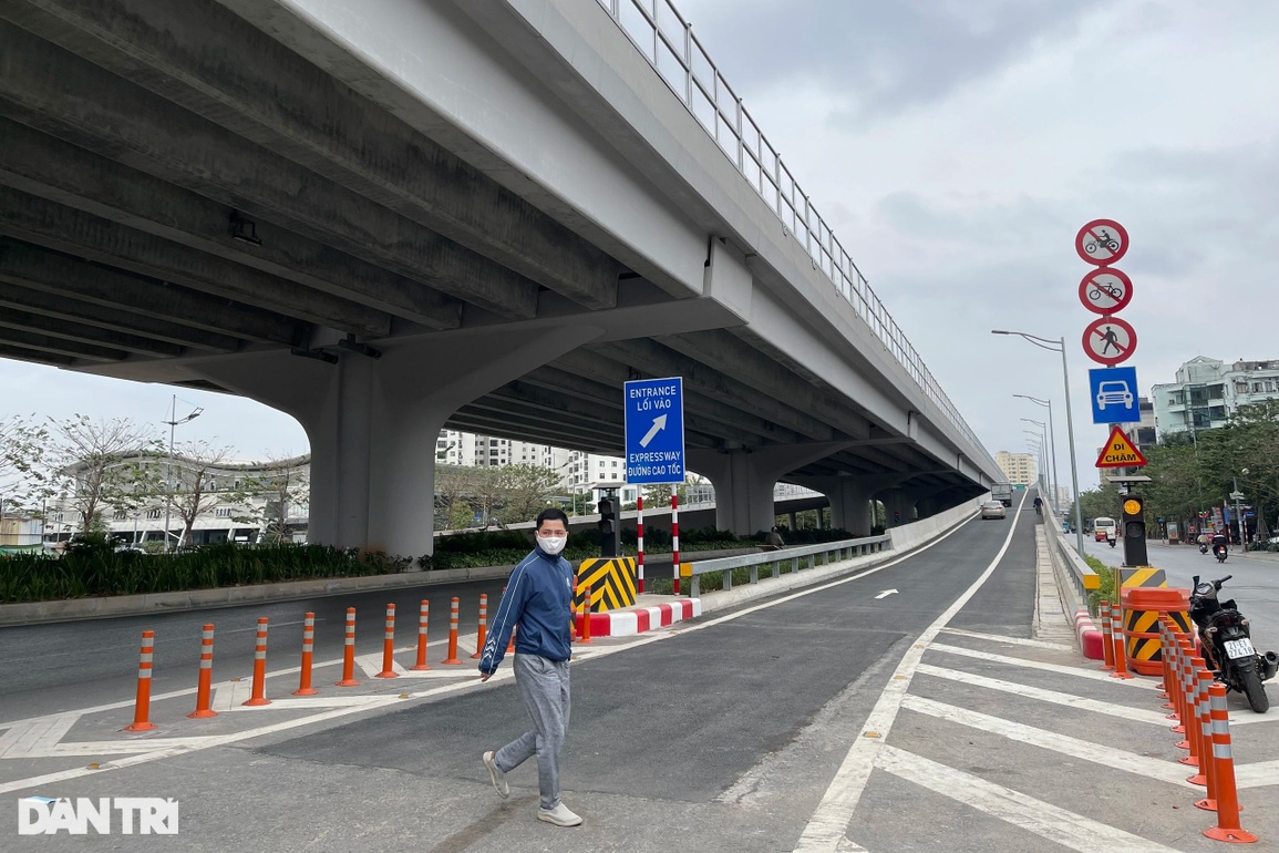 Chính thức thông xe hệ thống đường dẫn lên xuống cầu cạn dài nhất Hà Nội - 3 Chính thức thông xe hệ thống đường dẫn lên xuống cầu cạn dài nhất Hà Nội - 3