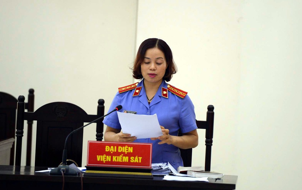 Vụ bạo hành bé gái 3 tuổi ở Hà Nội: Cha dượng bị đề nghị tử hình - 1 Vụ bạo hành bé gái 3 tuổi ở Hà Nội: Cha dượng bị đề nghị tử hình - 1