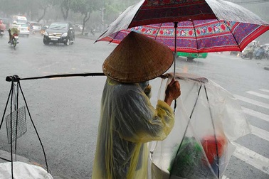 Phận đời bên gánh hàng rong: Oằn vai xa xứ