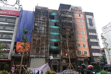 Hà Nội mạnh tay xử lý biển quảng cáo karaoke sai quy định