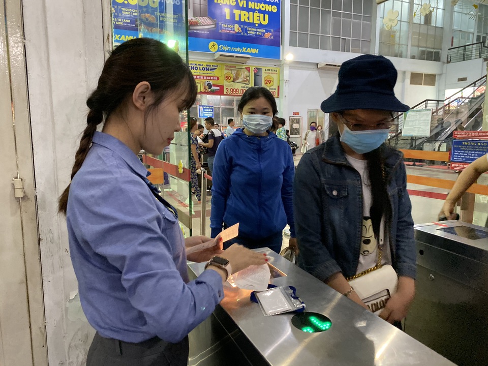 Chuyến tàu cuối cùng rời ga Sài Gòn trước thời khắc giao thừa - 16 Chuyến tàu cuối cùng rời ga Sài Gòn trước thời khắc giao thừa - 16