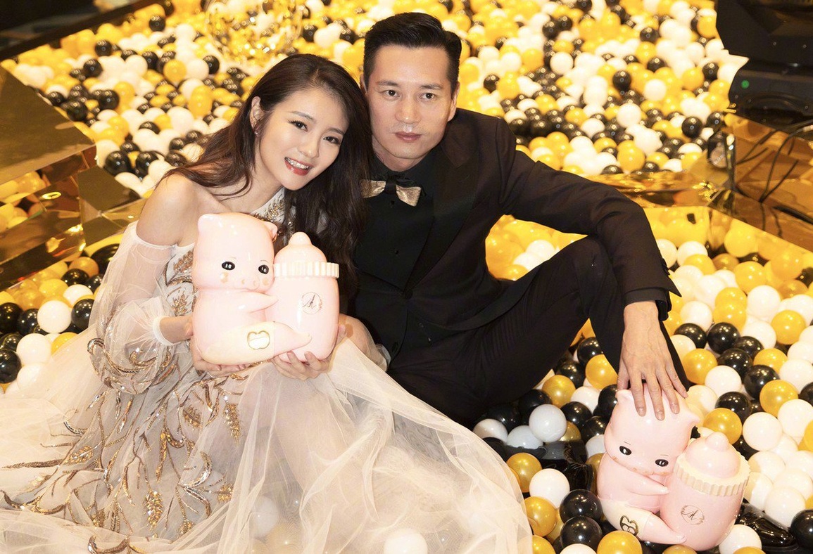 Chồng tỷ phú của Bạch Cốt Tinh An Dĩ Hiên bị bắt - 1 Chồng tỷ phú của Bạch Cốt Tinh An Dĩ Hiên bị bắt - 1
