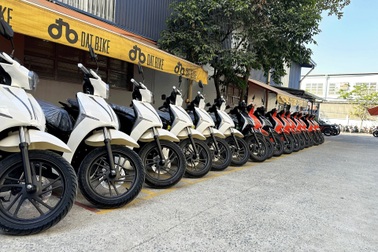 Dat Bike bàn giao 100 xe máy điện Quantum cho đại lý Sang Trọng