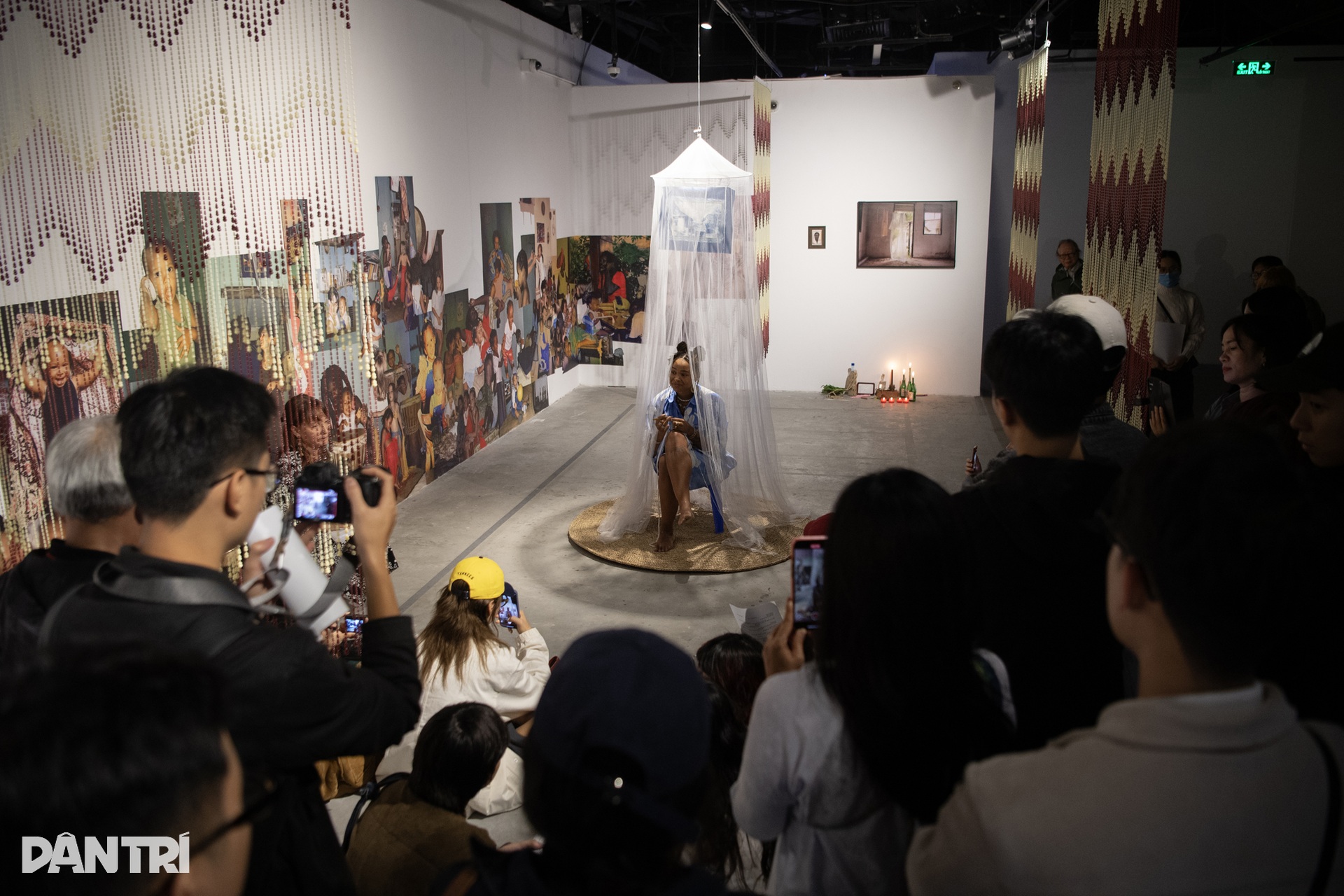 Chiêm ngưỡng các tác phẩm nhiếp ảnh độc đáo tại Biennale Photo Hanoi 2025 - 15