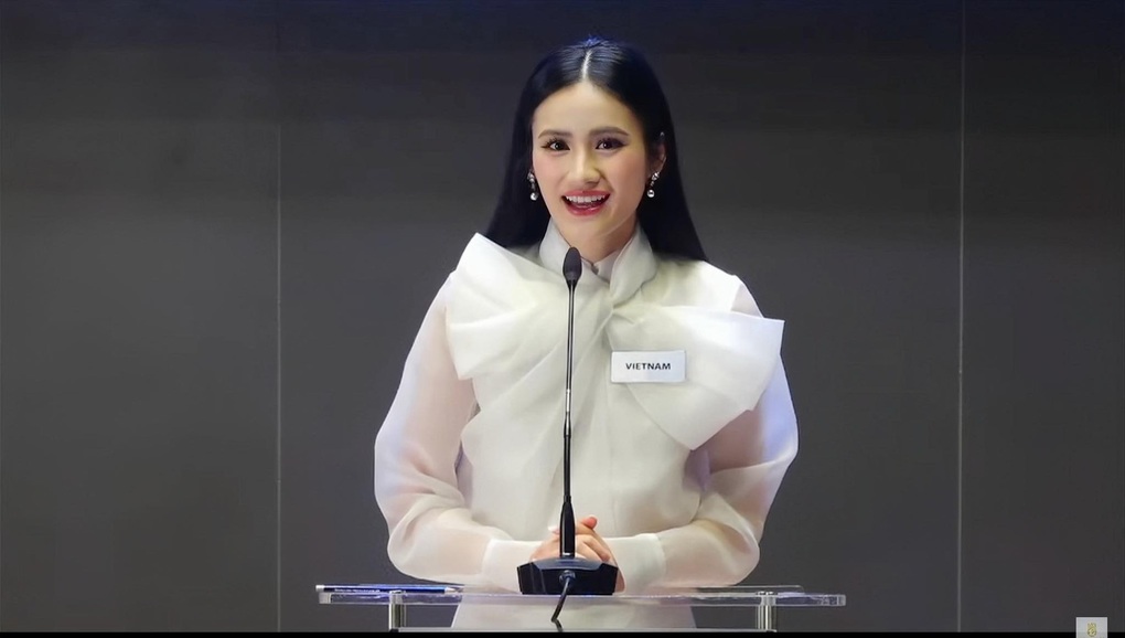 Ý Nhi bắn tiếng Anh trôi chảy, trình bày tự tin trong phần thi Hùng biện - 2 Ý Nhi bắn tiếng Anh trôi chảy, trình bày tự tin trong phần thi Hùng biện - 2